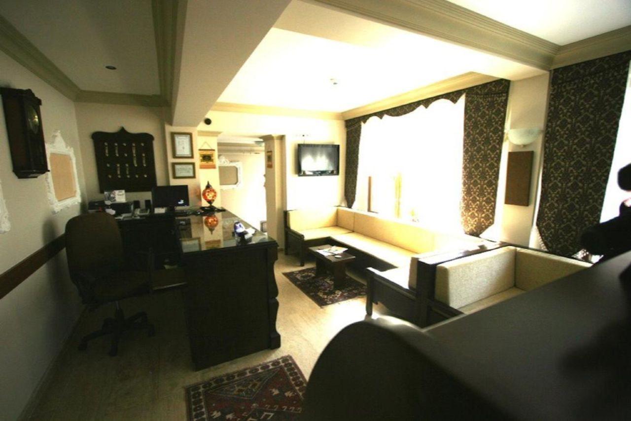 Peninsula Grand Hotel Mumbai  Buitenkant foto