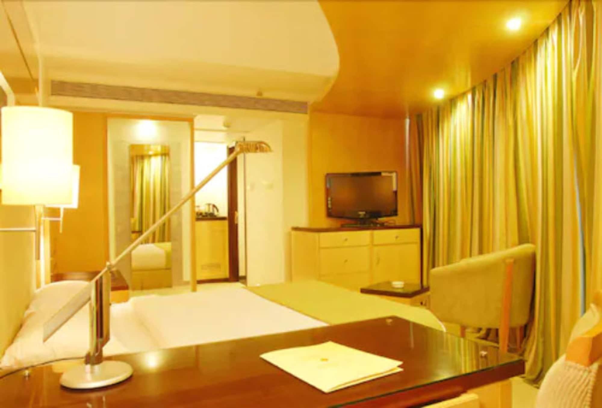 Peninsula Grand Hotel Mumbai  Buitenkant foto