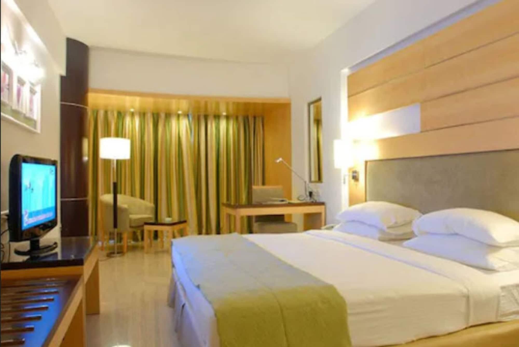 Peninsula Grand Hotel Mumbai  Buitenkant foto