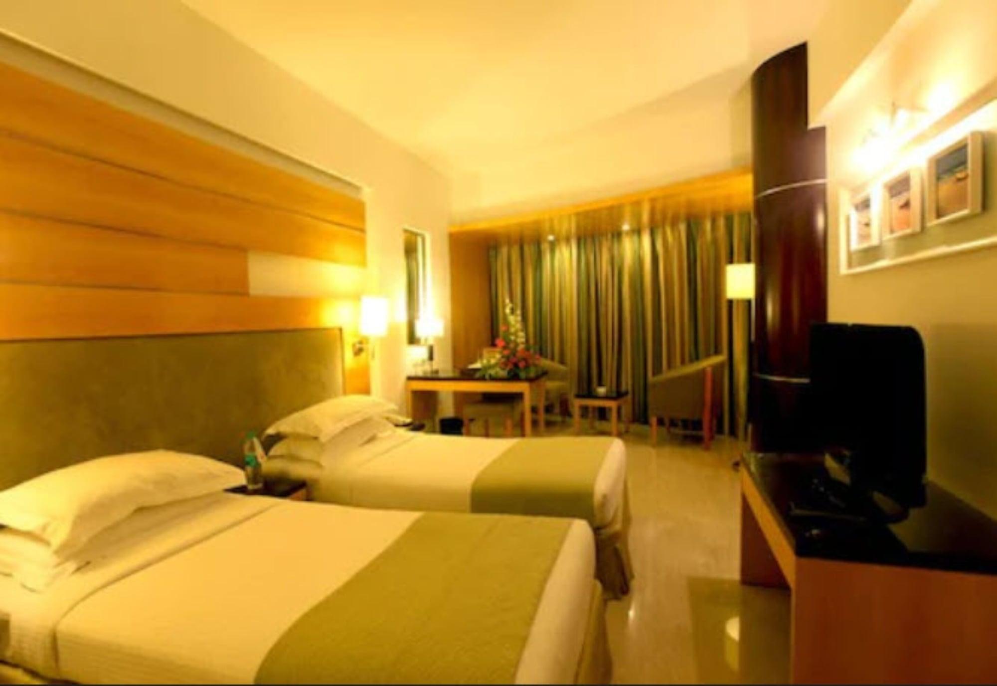 Peninsula Grand Hotel Mumbai  Buitenkant foto