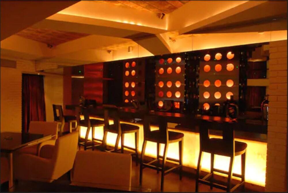 Peninsula Grand Hotel Mumbai  Buitenkant foto