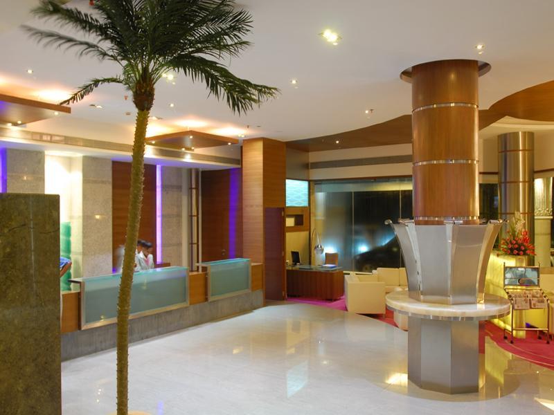 Peninsula Grand Hotel Mumbai  Buitenkant foto