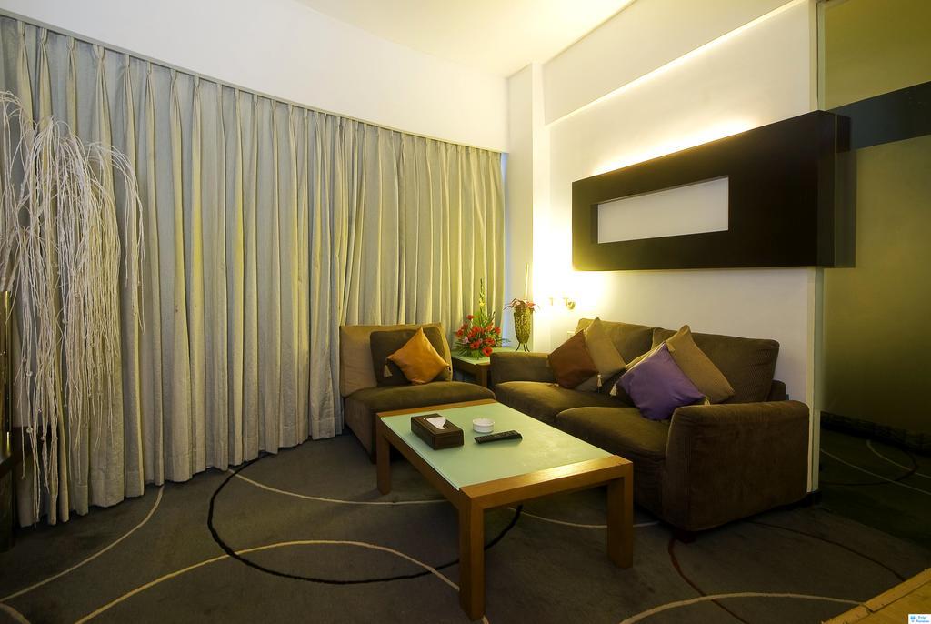 Peninsula Grand Hotel Mumbai  Buitenkant foto