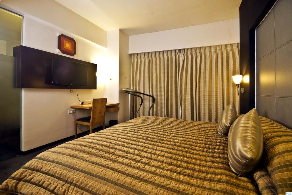 Peninsula Grand Hotel Mumbai  Buitenkant foto