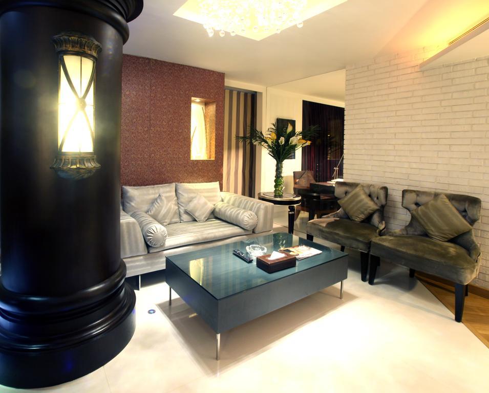 Peninsula Grand Hotel Mumbai  Buitenkant foto