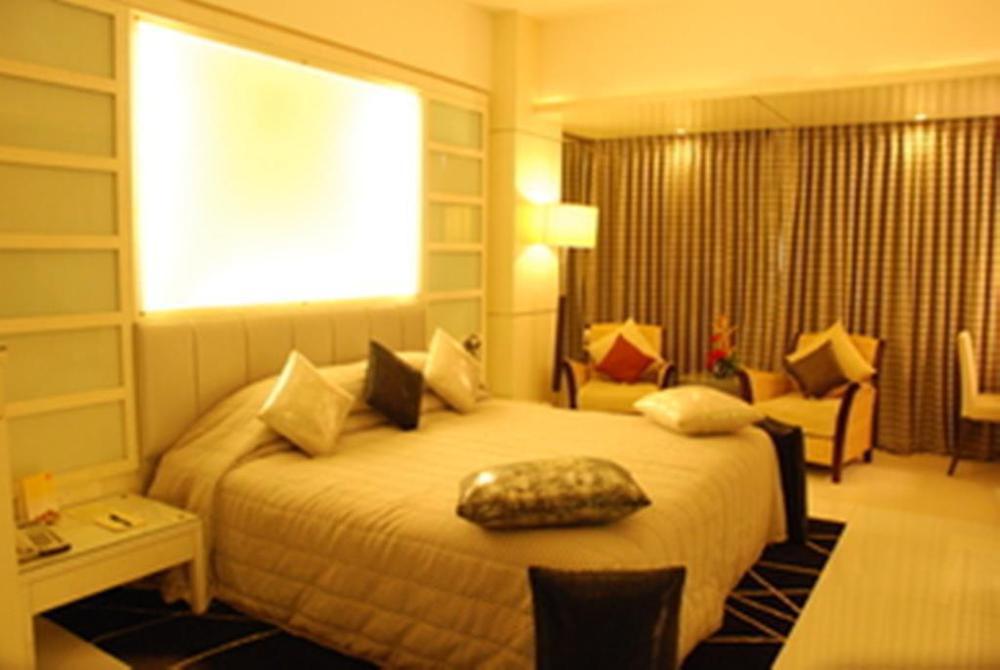 Peninsula Grand Hotel Mumbai  Kamer foto